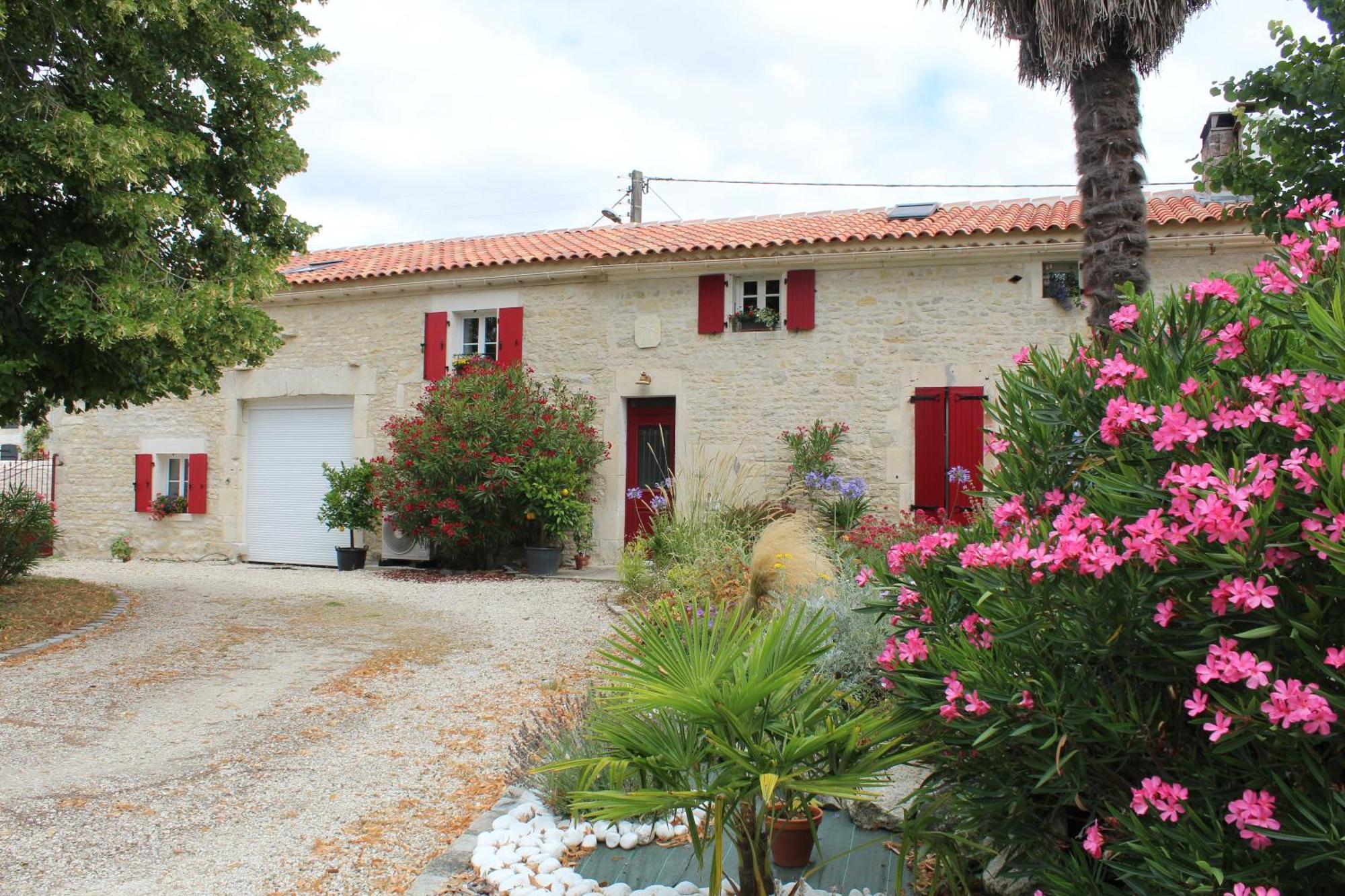 La Douce Charentaise Bed & Breakfast Merignac  ภายนอก รูปภาพ